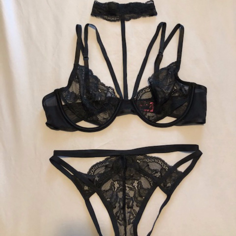 La SENZA Black Lace Lingerie Set